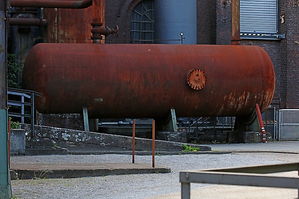 포토 JPG 해외이미지 전신 남자 산업 모래 유니폼 2 농업 건축양식 공장 안전 사람 사람없음 뒷모습 파란색 노란색 탑 금속 기계 장비 업무 제조 컨테이너 버리기 상업 탱크 시멘트 수납 무거움 발판 고용 실린더 옛날 철강 콘크리트 해외포토 건축물 옷 건축 뷰포인트 컬러 공업 모션 재질 구직 작업 무게 채용 파일형식 이미지허브