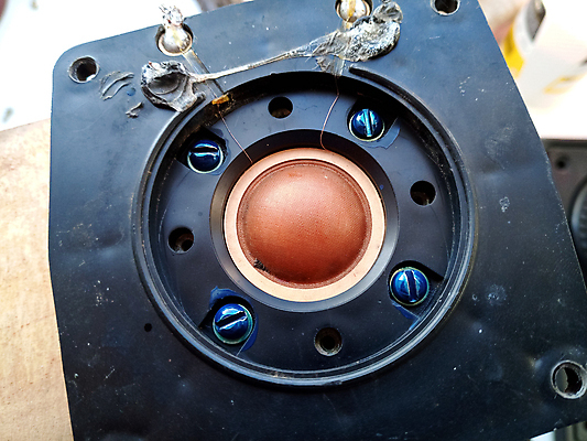 포토 JPG 해외이미지 직업 백그라운드 추상 사람없음 확성기 전선 흰색 도구 나사 레코드 면 실 수리 캐비닛 복고 아날로그 공학 목소리 턴테이블 개선 감싸기 고립 뮤지컬 소비에트 옛날 조율 해외포토 교육 컬러 무늬 모션 공구 음반 사물함 파일형식 이미지허브