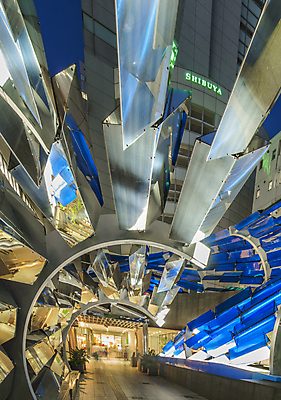 포토 JPG 해외이미지 모양 도로 비즈니스 건축양식 휴가 미래 거리 사람 사람없음 야외 건물 여름 파란색 쇼핑 도시풍경 사무실 반사 3D 금속 일본 고층빌딩 거울 도시 투명 보행자 도쿄 군중 저녁 플라스틱 사인 속도 시티라이프 철강 해외포토 라이프스타일 건축물 계절 건축 아시아 길 컬러 컨셉 교통시설 재질 풍경 빌딩 야간 디지털합성 파일형식 이미지허브