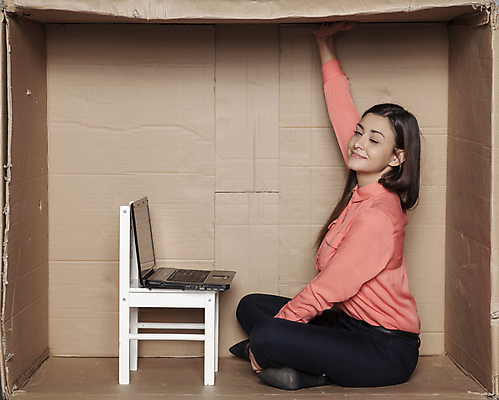 포토 JPG 해외이미지 전신 백인 여자 의자 한명 성인 옆모습 노트북 상자 사무실 업무 비즈니스우먼 가부좌 갇힘 답답함 성인여자한명만 해외포토 서양인 1 뷰포인트 가구 비즈니스 모션 사람 앉기 전자제품 작업 직장인 감각 여자한명만 성인여자만 파일형식 이미지허브