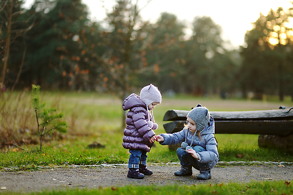 포토 JPG 해외이미지 나무 백인 계절 여자 딸 어린이 잎 2 겨울 가족 자연 놀이 미소 야외 두명 목재 컬러풀 농장 추위 코트 가을 흰색 나뭇가지 시골 아기 달콤 숲 작음 12월 11월 속도 형제 언니 해외포토 서양인 식물 남자 컬러 농업 재료 관계 표정 사람 외투 날짜 맛 크기 생태계 자매 파일형식 이미지허브