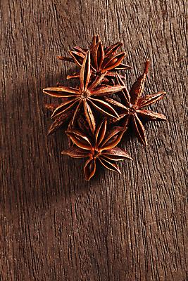 포토 JPG 해외이미지 계절 별 음식 재료 씨앗 사람없음 목재 세로 하이앵글 컬러풀 갈색 약재 양념 향신료 꼬투리 카피스페이스 해외포토 자연요소 나무 식물 뷰포인트 컬러 약 공백 향미료 파일형식 이미지허브