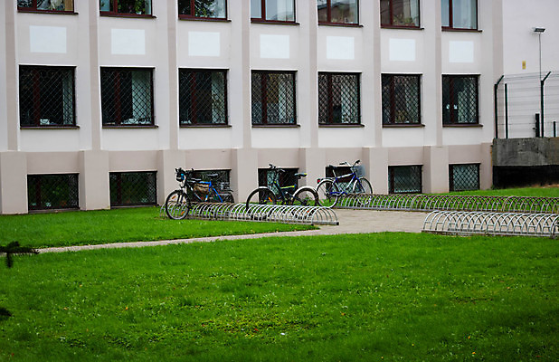 포토 JPG 해외이미지 라이프스타일 공원 도로 여행 백그라운드 교통시설 거리 경고 안전 동양인 사람없음 야외 건물 초록색 금속 식당 자전거 검은색 중국 흰색 도시 표지판 보행로 철 심볼 사인 신호 순환 타운 원뿔 일반 제비 바이킹 신발장 철강 해외포토 도형 건축물 공공시설 아시아 길 컬러 교통 모션 재질 조류 알림판 인종 생활 상점 바이크 시설 파일형식 이미지허브