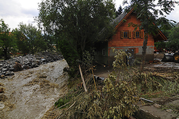 포토 JPG 해외이미지 날씨 주택 사람없음 건물 물 강 손상 홍수 지구온난화 보험 기후변화 뇌우 샤워실 해외포토 자연요소 건축물 컨셉 변화 자연재해 샤워시설 파일형식 이미지허브