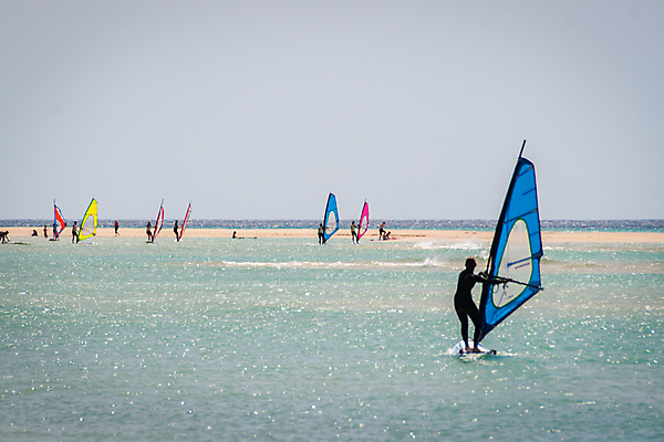 포토 JPG 해외이미지 주간 전신 여자 남자 스포츠 바다 사람 여러명 성인 야외 옆모습 윈드서핑 잡기 서핑 그룹 군중 성인만 해외포토 자연요소 뷰포인트 다수 모션 수상스포츠 파일형식 이미지허브