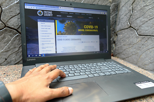 포토 JPG 해외이미지 손 인터넷 중동 통신 커뮤니케이션 무선통신 한명 사람없음 노트북 건강관리 모니터 타이핑 키보드 비즈니스맨 열 바이러스 보호 질병 경고문 소셜미디어 예방접종 전염병 정보매체 제어 증상 해외포토 1 남자 나라 컨셉 비즈니스 의학 건강 관리 경고 사람 신체부위 전자제품 컴퓨터 직장인 접종 파일형식 이미지허브