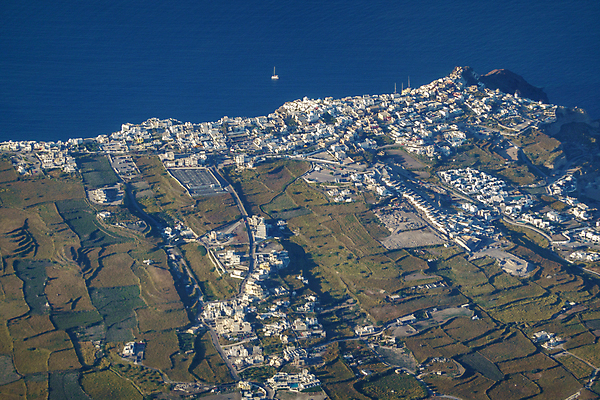 포토 JPG 해외이미지 유럽 바다 섬 여행 교통시설 자연 휴가 비행기 풍경 사람없음 야외 건물 물 파란색 마을 지중해 도착 그리스 항공 출발 타운 산토리니 그리스인 대패 조감도 해외포토 자연요소 서양인 건축물 나라 컬러 교통 컨셉 항공교통 대중교통 도시 시설 생태계 파일형식 이미지허브