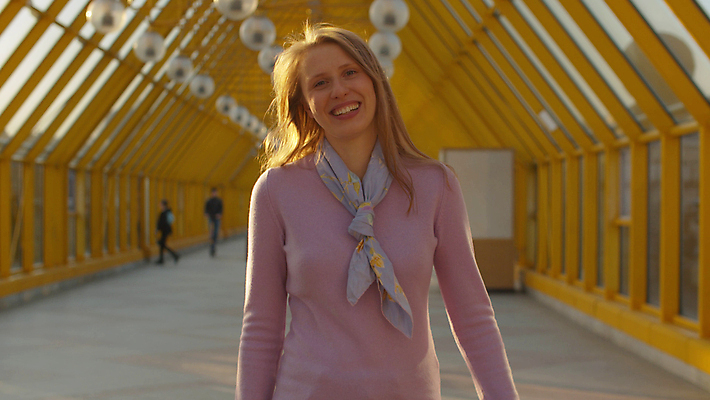 포토 JPG 해외이미지 백인 1 라이프스타일 응시 여자 행복 얼굴 백그라운드 거리 실내 한명 미소 사람 성인 건물 유행 맑음 봄 도시 자신감 내추럴 진짜 혼자 해외포토 서양인 건축물 시선 계절 감정 날씨 표정 내부 생활 신체부위 파일형식 이미지허브