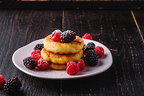 포토 JPG 해외이미지 접시 사람없음 달콤 나무바닥 산딸기 블랙베리 팬케이크 해외포토 식기 과일 바닥 케이크 맛 파일형식 이미지허브