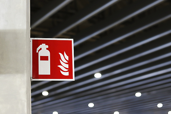 포토 JPG 해외이미지 아이콘 산업 벽 지도 불 간판 직장 매달리기 경고 안전 사람 사람없음 건물 빨간색 라벨 거품 장비 흰색 긴급 보호 위험 담요 소방관 사건 심볼 직원 사인 예방 보안 공포 소화기 최초 거짓 대피 초보 헬프 화상 해외포토 자연요소 건축물 컬러 컨셉 회사 모션 프레임 도움 상처 안전장비 구조원 소방 파일형식 이미지허브