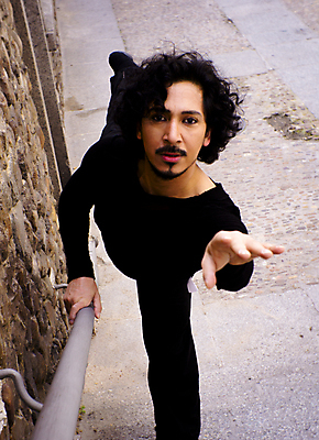 포토 JPG 해외이미지 주간 전신 남자 한명 사람 성인 야외 앞모습 잡기 발레 손뻗기 다리들기 성인남자한명만 해외포토 자연요소 1 뷰포인트 모션 춤 남자한명만 성인남자만 파일형식 이미지허브