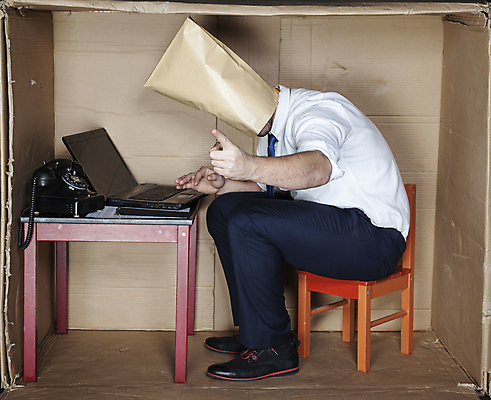 포토 JPG 해외이미지 전신 백인 남자 의자 탁자 한명 앉기 성인 옆모습 노트북 상자 사무실 업무 비즈니스맨 전화기 갇힘 답답함 성인남자한명만 해외포토 서양인 1 뷰포인트 가구 비즈니스 모션 사람 전자제품 작업 직장인 감각 남자한명만 성인남자만 파일형식 이미지허브
