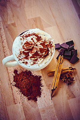 포토 JPG 해외이미지 커피 음료 음식 백그라운드 겨울 탁자 휴가 휴식 콩 따뜻함 사람없음 목재 컵 갈색 초콜릿 검은색 카페 머그컵 견과류 수확 가을 흰색 시골 뜨거움 막대기 달콤 아침식사 가루 아로마 카푸치노 코코아 시나몬 해외포토 나무 식기 계절 컬러 가구 컨셉 농업 재료 디저트 곡류 상점 식사 맛 파일형식 이미지허브