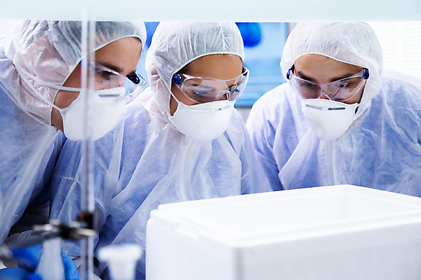 포토 JPG 해외이미지 여자 남자 과학 실내 실험기구 실험 마스크 상반신 성인 앞모습 옆모습 세명 실험복 실험실 과학자 보안경 연구소 성인만 방호복 해외포토 직업 옷 뷰포인트 사람 내부 가운 안전장비 학자 파일형식 이미지허브