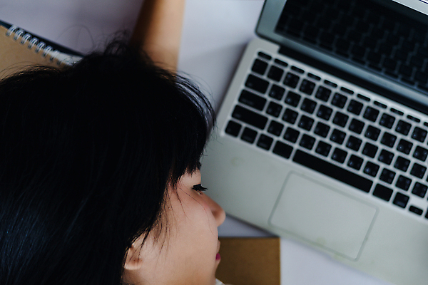 포토 JPG 해외이미지 여자 비즈니스 실내 피곤 한명 상반신 성인 잠 비즈니스우먼 졸음 업무과다 과로 성인여자한명만 해외포토 1 감정 컨셉 사람 내부 업무 직장인 여자한명만 성인여자만 파일형식 이미지허브