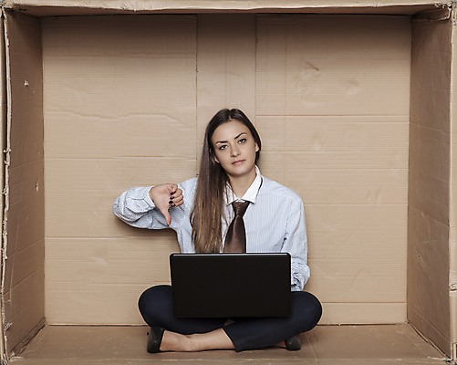 포토 JPG 해외이미지 전신 백인 여자 한명 성인 앞모습 노트북 상자 사무실 업무 비즈니스우먼 가부좌 갇힘 답답함 성인여자한명만 해외포토 서양인 1 뷰포인트 비즈니스 모션 사람 앉기 전자제품 작업 직장인 감각 여자한명만 성인여자만 파일형식 이미지허브