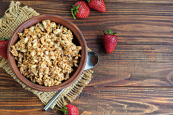 포토 JPG 해외이미지 열매 음식 스포츠 다이어트 과일 딸기 아침 디저트 건강 사람없음 목재 청춘 초콜릿 숟가락 우유 에너지 견과류 흰색 항아리 사발 오븐 아침식사 혼합 낟알 설탕 굽기 채식 산딸기 땅콩 아몬드 이익 꿀 요거트 무화과 점심식사 건포도 뮤즐리 오트밀 탄수화물 핸드메이드 캐러멜 해외포토 주간 나무 식물 컬러 컨셉 재료 포도 유제품 수저 식사 가전제품 도자기 사기그릇 구이 건과일 파일형식 귀리 이미지허브