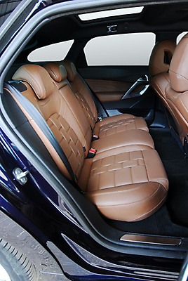 포토 JPG 해외이미지 디자인 쿠션 의자 창문 교통시설 자동차 휴식 실내 안전 사람없음 내부 빛 머리 회색 운전 벨트 고급 우아함 보호 휘발유 가죽 보안 엔진 디젤 자동 제어 해외포토 잡화 육상교통 컬러 가구 교통 컨셉 모션 신체부위 석유 시설 파일형식 이미지허브