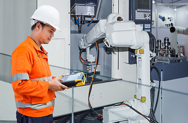 포토 JPG 해외이미지 산업 선 컨셉 통신 부분 공장 자동차 노동자 기술 두명 컴퓨터 금속 디지털 기계 장비 공구 기술자 엔지니어 제조 로봇 라디오 와이파이 전자 시스템 팔 공학 유지 국회 관리자 방법 자동 자동화 제어 지능 프로그램 해외포토 직업 교육 육상교통 공업 재질 사람 신체부위 전자제품 도구 무선인터넷 파일형식 이미지허브