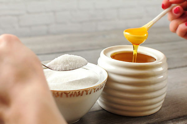 포토 JPG 해외이미지 라이프스타일 여자 음료 음식 다이어트 재료 자연 건강 요리 사람없음 목재 약 주방 숟가락 경쟁 신선 도자기 액체 사발 황금 달콤 맛 질병 위험 작음 크리스탈 설탕 먹기 묘사 유기농 문제 꿀 내추럴 당뇨병 대치 백자 해로움 스타일 세련 해외포토 나무 웰빙 컨셉 의학 모션 수저 사람 생활 사기그릇 크기 광석 생태계 파일형식 이미지허브