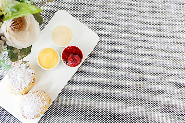 포토 JPG 해외이미지 전통 영어 백그라운드 과일 탁자 딸기 디저트 영국 사람없음 달콤 잼 크림 해외포토 문자 유럽 음식 가구 소스_음식 맛 파일형식 이미지허브