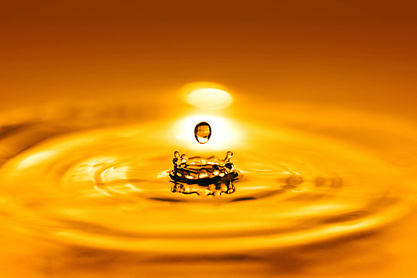 포토 JPG 해외이미지 스튜디오촬영 디자인 물결 파도 과학 백그라운드 컨셉 패턴 자연 추상 들기 사람없음 물 빛 컬러풀 반사 젖음 신선 원형 투명 액체 수면 황금 떨어짐 빗방울 빛망울 스플래쉬 해외포토 자연요소 도형 바다 컬러 무늬 모션 실내 비_날씨 생태계 파일형식 이미지허브