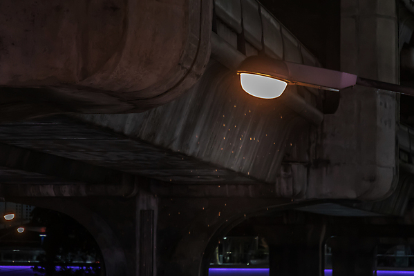 포토 JPG 해외이미지 산업 여행 백그라운드 가로등 건축양식 추상 조명 거리 사람없음 야외 물 빛 반사 평화 금속 어둠 새벽 거울 젖음 공구 등불 램프 도시 역 야간 저녁 신비 빗방울 질감 네온 장면 철강 콘크리트 혼자 해외포토 자연요소 공공시설 건축 컨셉 무늬 교통시설 재질 도구 비_날씨 파일형식 이미지허브