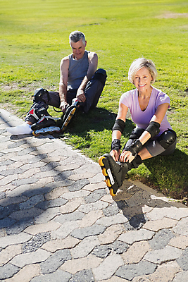 포토 JPG 해외이미지 백인 라이프스타일 커플 응시 공원 여자 노년 남자 행복 길 중년 50대 결혼 관계 남편 함께함 건강 앉기 야외 두명 운동복 운동 햇빛 맑음 봄 아내 60대 은퇴 주말 운동화끈 해외포토 서양인 시선 옷 계절 공공시설 감정 컨셉 모션 날씨 사람 이벤트 성인 생활 태양 끈 파일형식 이미지허브