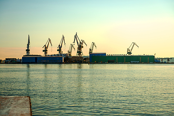 포토 JPG 해외이미지 주간 바다 하늘 사람없음 야외 중장비 조선소 기중기 산업시설 산업현장 해외포토 자연요소 산업 산업장비 파일형식 이미지허브