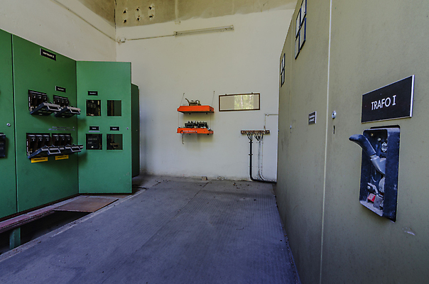 포토 JPG 해외이미지 산업 공장 이야기 굴뚝 사람없음 건물 기계 방 장비 탐험 직물 수술 역사 제조 상품 시설 천연기념물 발견 떠남 무인 옛날 파멸 해외포토 건축물 컨셉 공업 의학 모션 치료 파일형식 소멸 이미지허브