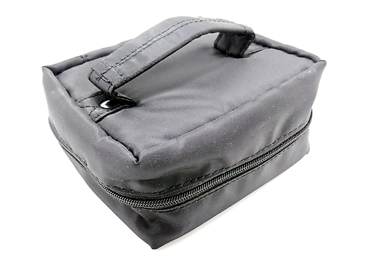 포토 JPG 해외이미지 디자인 옷 여행 가방 종류 손잡이 사람없음 위생용품 검은색 작음 휴대용 오브젝트 지퍼 접기 스타일 해외포토 잡화 컬러 생활용품 모션 크기 파일형식 이미지허브