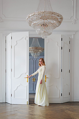 포토 JPG 해외이미지 백인 모델 헤어스타일 드레스 여자 얼굴 결혼 호텔 결혼식 아침 실내 한명 사람 20대 성인 금발 유행 흰색 화려 고급 우아함 보석 피부 미녀 입술 준비 약혼 예복 스타일 해외포토 주간 서양인 1 옷 컬러 컨셉 숙소 이벤트 청년 내부 신체부위 광석 미인 약속 파일형식 이미지허브