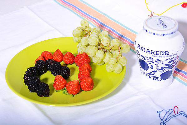 포토 JPG 해외이미지 자연 딸기 포도 건강 사람없음 복지 복숭아 살구 해외포토 과일 사회이슈 생태계 파일형식 이미지허브