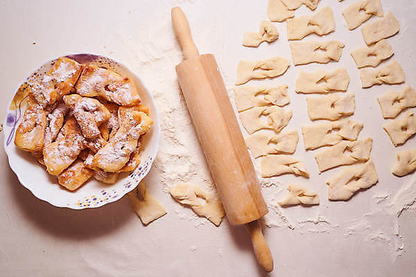 포토 JPG 해외이미지 가사 재료 공 요리 사람없음 목재 흰색 굽기 준비 반죽 밀가루 먼지 넘어짐 핸드메이드 해외포토 나무 컬러 모션 가루 구이 파일형식 이미지허브