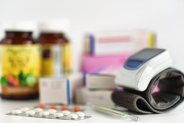 포토 JPG 해외이미지 포장 탁자 건강 병원 사람없음 치료 알약 약 질병 온도계 약국 처방 조제 복용 심장병 해외포토 가구 의학 만들기 파일형식 이미지허브