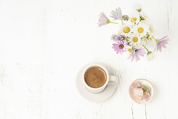 포토 JPG 해외이미지 전통 꽃 문화 커피 음료 음식 중동 탁자 아침 휴식 디저트 사탕 동양인 사람없음 목재 컵 초록색 컬러풀 봄 카페 기쁨 머그컵 흰색 뜨거움 달콤 맛 아침식사 커피잔 먹기 데이지 칠면조 그리스인 라마단 아랍어 카페인 카피스페이스 어머니의날 튀르키예 해외포토 주간 서양인 나무 식물 식기 계절 기념일 감정 나라 아시아 컬러 가구 컨셉 재료 모션 조류 잔 인종 상점 식사 공백 미국문화 파일형식 이미지허브
