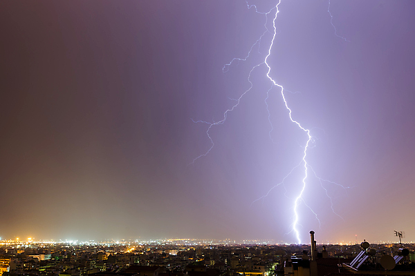 포토 JPG 해외이미지 구름 백그라운드 자연 하늘 날씨 불꽃 파노라마 풍경 사람없음 야외 건물 파란색 빛 도시풍경 검은색 어둠 힘 에너지 도시 야간 위험 번개 그리스 장면 볼트 폭풍 타운 지퍼 흐림 뇌우 스트라이크 폭풍우 해외포토 자연요소 건축물 유럽 컬러 컨셉 불 촬영기법 공구 비_날씨 자연재해 생태계 파일형식 이미지허브