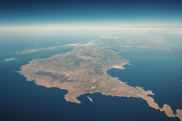 포토 JPG 해외이미지 구름 바다 섬 여행 백그라운드 창문 자연 벽지 하늘 휴가 산 비행기 뿔 안테나 파노라마 풍경 사람없음 야외 물 여름 파란색 우주 행성 만 망토 땅 지중해 그리스 질감 스카이라인 해외포토 자연요소 계절 유럽 컬러 통신 항공교통 대중교통 촬영기법 생태계 파일형식 이미지허브