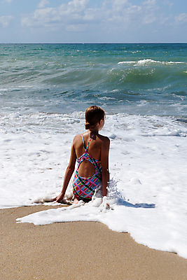 포토 JPG 해외이미지 백인 모델 1 여자 모래 스포츠 파도 생각 신체 휴식 갈색머리 한명 사람 앉기 해변 비키니 금발 햇빛 태양 반사 걷기 고통 자유 슬픔 잡기 서핑 고독 선탠 상처 고민 애도 붕괴 서퍼 배려 우울감 파라다이스 수평선 해외포토 자연요소 서양인 헤어스타일 수영복 감정 바다 컨셉 모션 운동선수 수상스포츠 파일형식 이미지허브