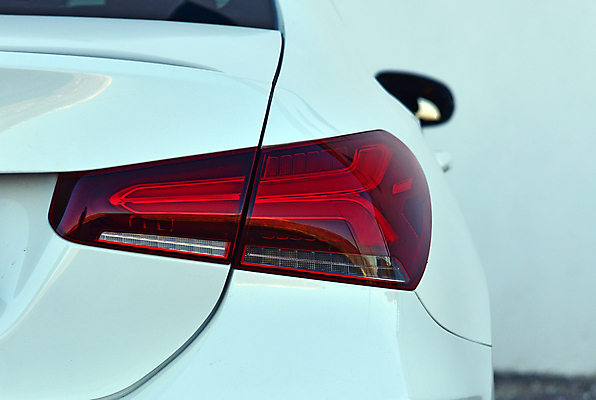 포토 JPG 해외이미지 디자인 스포츠 여행 컨셉 교통시설 자동차 전등 거리 부츠 사람없음 빛 운동 반사 힘 램프 바퀴 고급 시작 꼬리 타이어 위치 반전 공격적 센서 자동 전용 조율 철강 주도 세련 해외포토 육상교통 교통 신발 조명 건강 예절 시설 파일형식 이미지허브