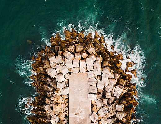 포토 JPG 해외이미지 벽 파도 바다 자연 안테나 사람없음 물 항구 블록 프랑스 방파제 장노출 대서양 항공촬영 드론 조감도 콘크리트 해외포토 자연요소 공공시설 유럽 뷰포인트 통신 교통시설 촬영기법 생태계 파일형식 이미지허브