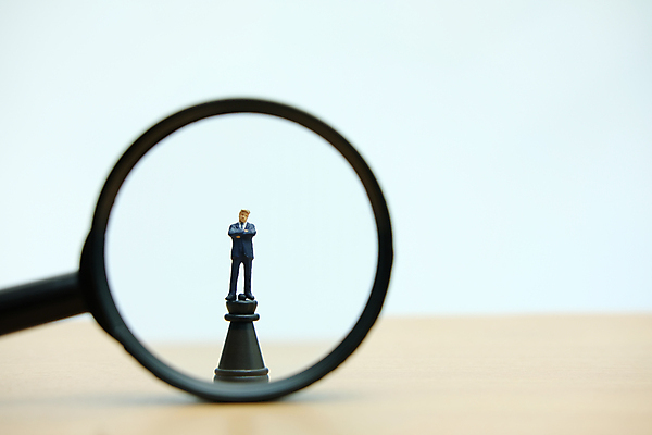 포토 JPG 해외이미지 직업 응시 조각 백그라운드 컨셉 생각 비즈니스 모션 유리 성공 돋보기 아이디어 서기 사람 경기 사람없음 금융 사무실 숫자 힘 경쟁 미니어처 도전 게임 비즈니스맨 수비 체스말 체스 계획 대표 검색 리더 싸움 체스판 전략 경영 정치 해외포토 문자 시선 남자 스포츠 재질 놀이 경제 모형 말_게임 직장인 파일형식 이미지허브