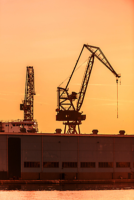 포토 JPG 해외이미지 주간 사람없음 야외 일몰 중장비 조선소 기중기 산업시설 산업현장 해외포토 자연요소 산업 노을 산업장비 파일형식 이미지허브