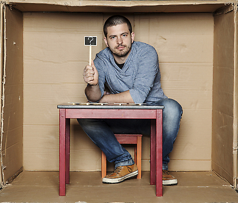 포토 JPG 해외이미지 전신 백인 남자 의자 탁자 한명 앉기 성인 앞모습 상자 사무실 업무 비즈니스맨 갇힘 답답함 성인남자한명만 해외포토 서양인 1 뷰포인트 가구 비즈니스 모션 사람 작업 직장인 감각 남자한명만 성인남자만 파일형식 이미지허브