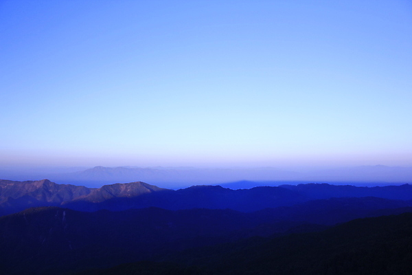 포토 JPG 해외이미지 나무 구름 계절 공원 실루엣 여행 백그라운드 겨울 태국 자연 하늘 아침 산 풍경 사람없음 야외 초록색 여름 파란색 빛 햇빛 태양 일출 환경 계곡 새벽 추위 안개 가을 흰색 신선 숲 언덕 내추럴 뿌연 절정 해외포토 주간 자연요소 식물 공공시설 아시아 컬러 날씨 촬영기법 노을 생태계 파일형식 이미지허브