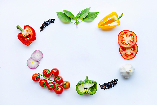 포토 JPG 해외이미지 백그라운드 토마토 채소 식재료 방울토마토 고추 단면 피망 파프리카 프레임 실내 마늘 사람없음 신선 흰배경 후추 적양파 카피스페이스 해외포토 양파 내부 공백 흰색 향신료 파일형식 이미지허브
