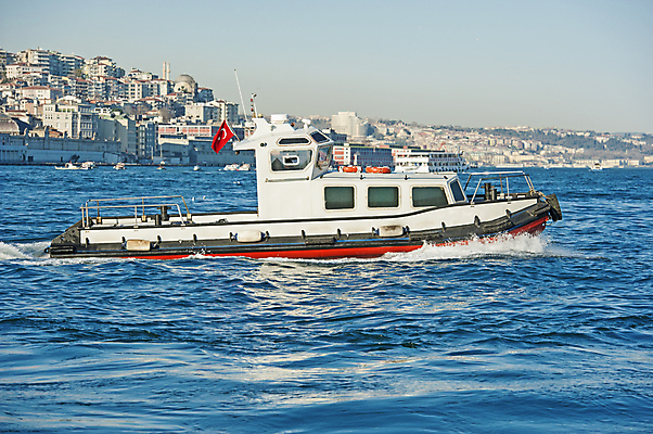 포토 JPG 해외이미지 바다 자연 하늘 이스탄불 항해 사람없음 물 파란색 강 도시풍경 도시 작업 보트 작음 함선 칠면조 보스포루스 해외포토 자연요소 컬러 배_교통 조류 풍경 크기 생태계 파일형식 튀르키예 이미지허브