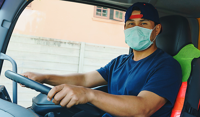 포토 JPG 해외이미지 남자 교통시설 자동차 태국 노동자 건강 가면 한명 안전 사람 동양인 건강관리 중국 고통 트럭 운전사 바이러스 닫기 보호 질병 큼 속도 감염 짐차 트레일러 그만 인플루엔자 전염병 캡모자 필터 해외포토 직업 모자_잡화 1 감정 아시아 육상교통 교통 컨셉 의학 모션 관리 인종 크기 시설 파일형식 이미지허브