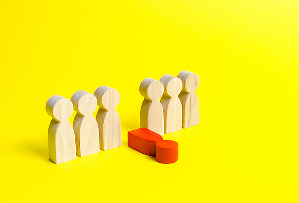 포토 JPG 해외이미지 실내 사람없음 말_게임 일렬 넘어짐 노란배경 해외포토 백그라운드 모션 내부 노란색 파일형식 이미지허브