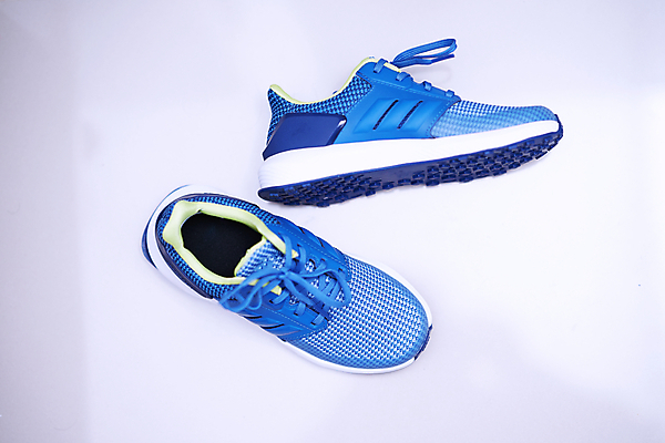 포토 JPG 해외이미지 1 라이프스타일 옷 남자 스포츠 백그라운드 신발 새로움 건강 사람 사람없음 야외 빨간색 파란색 달리기 조깅 운동 유행 우주 검은색 장비 테니스 흰색 쌍 정상 연습 스니커즈 묘사 오브젝트 준비 트레이너 각도 고립 스타일 해외포토 컬러 운동화 컨셉 모션 생활 구기 헬스 파일형식 이미지허브